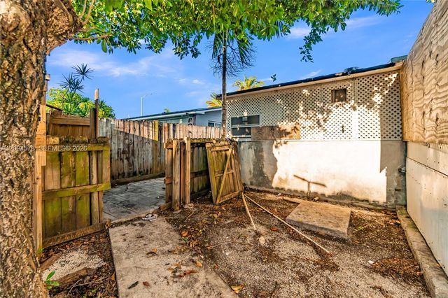 4730 W 8th Avenue, Hialeah, FL 33012