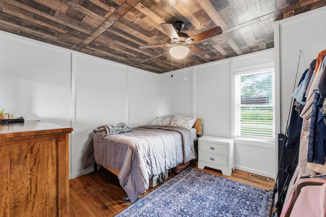 198 Clearview Rd, Cottontown, TN 37048
