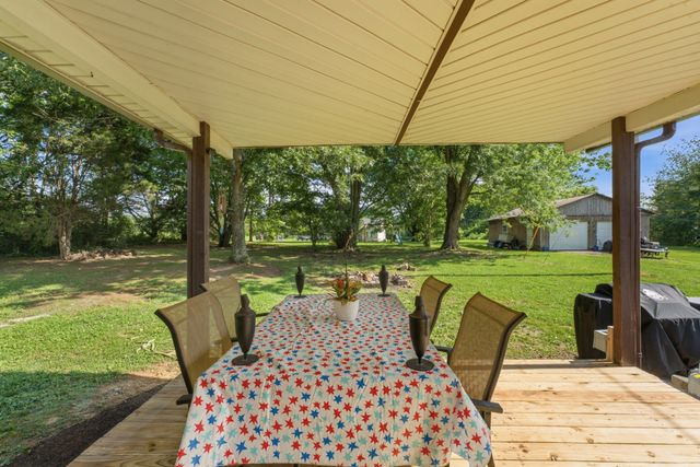 198 Clearview Rd, Cottontown, TN 37048