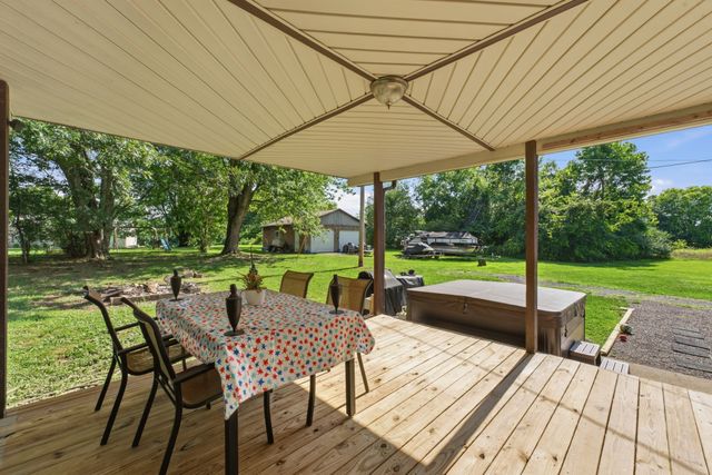 198 Clearview Rd, Cottontown, TN 37048