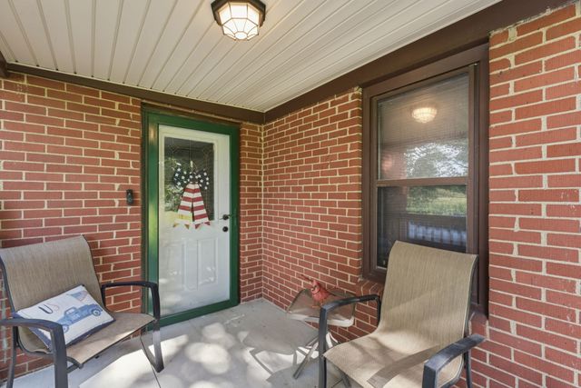 198 Clearview Rd, Cottontown, TN 37048