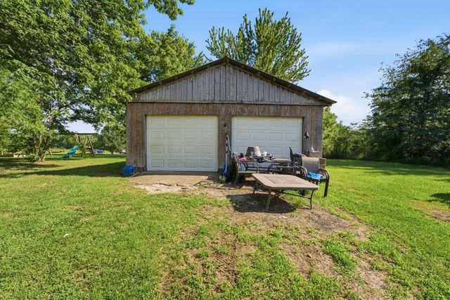 198 Clearview Rd, Cottontown, TN 37048