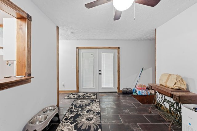 198 Clearview Rd, Cottontown, TN 37048