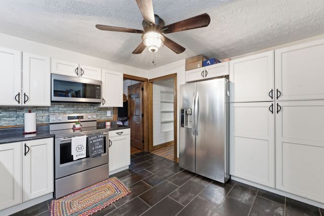 198 Clearview Rd, Cottontown, TN 37048