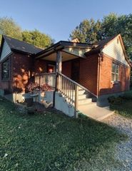 198 Clearview Rd, Cottontown, TN 37048