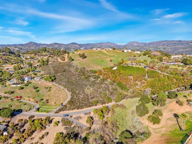 3770 Peony Dr, Fallbrook, CA 92028