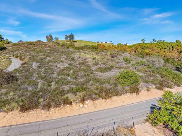 3770 Peony Dr, Fallbrook, CA 92028
