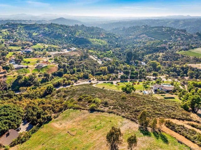 3770 Peony Dr, Fallbrook, CA 92028