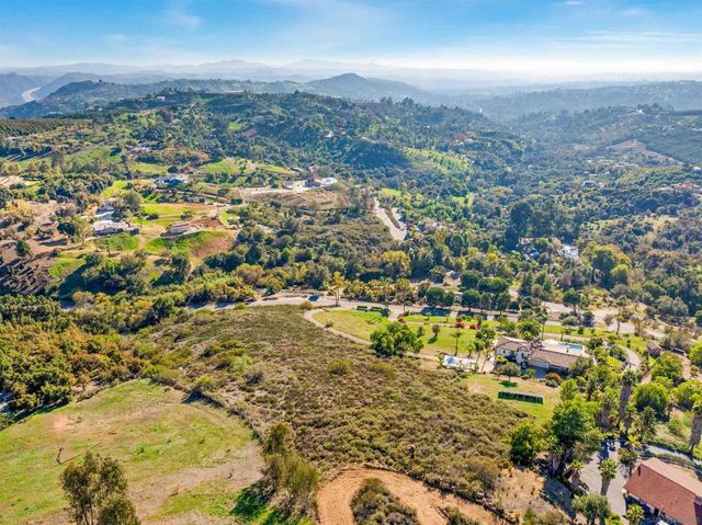 3770 Peony Dr, Fallbrook, CA 92028