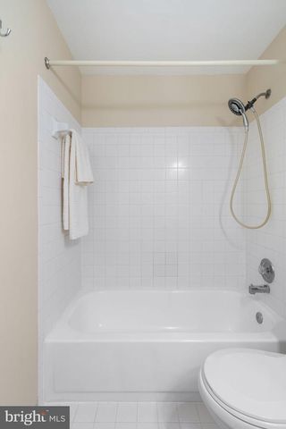 5606 ROUNDTREE DR, Woodbridge, VA 22193