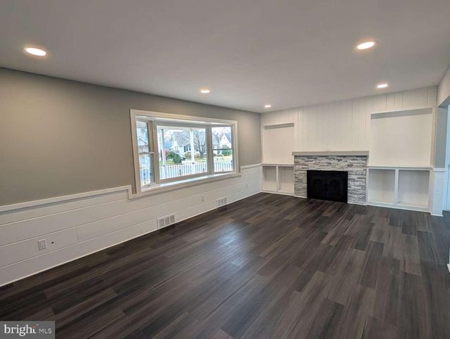 12 GODFREY DR, Hamilton, NJ 08610