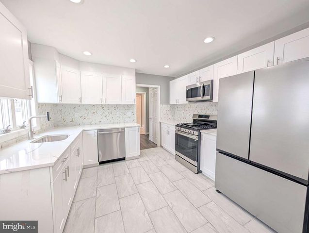 12 GODFREY DR, Hamilton, NJ 08610