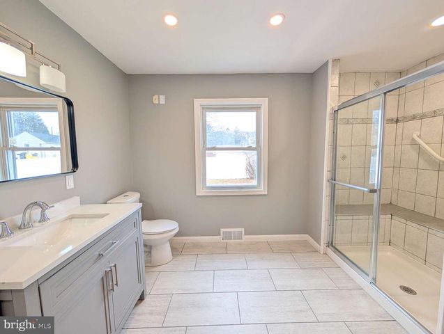 12 GODFREY DR, Hamilton, NJ 08610