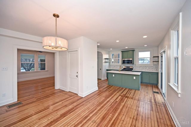 3067 Henshaw Avenue, Cincinnati, OH 45225