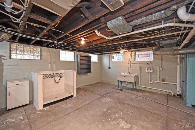 3067 Henshaw Avenue, Cincinnati, OH 45225