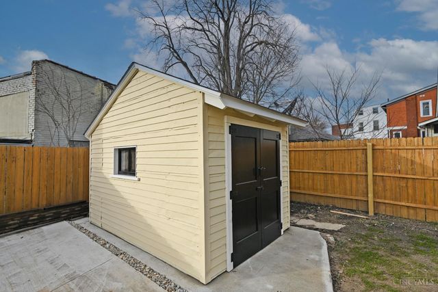 3067 Henshaw Avenue, Cincinnati, OH 45225