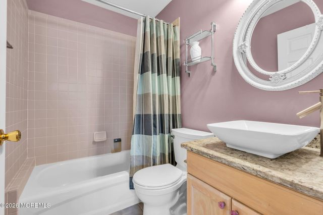 10 Buford Court, Tinton Falls, NJ 07753