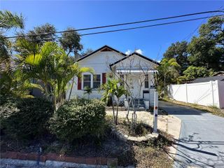 924 DARTMOOR STREET N, St Petersburg, FL 33701