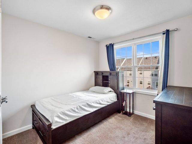 27 Riley Rd 27, Tyngsborough, MA 01879