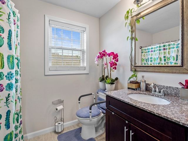27 Riley Rd 27, Tyngsborough, MA 01879