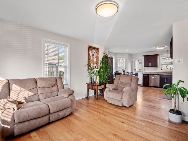 27 Riley Rd 27, Tyngsborough, MA 01879