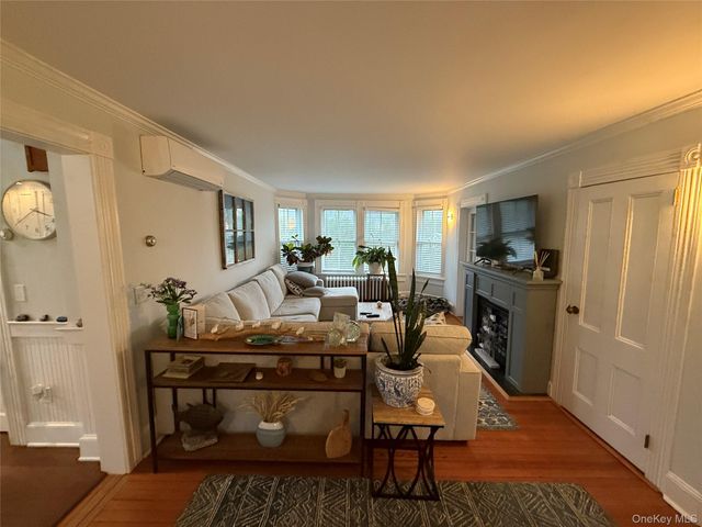 10 River Avenue, Eastport, NY 11941