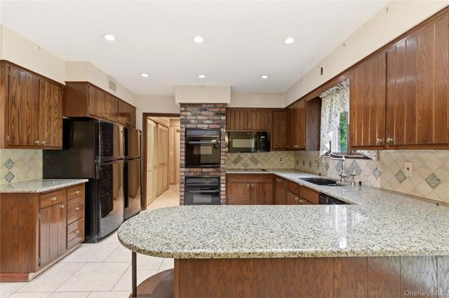 14 Oak Lane, Old Brookville, NY 11545