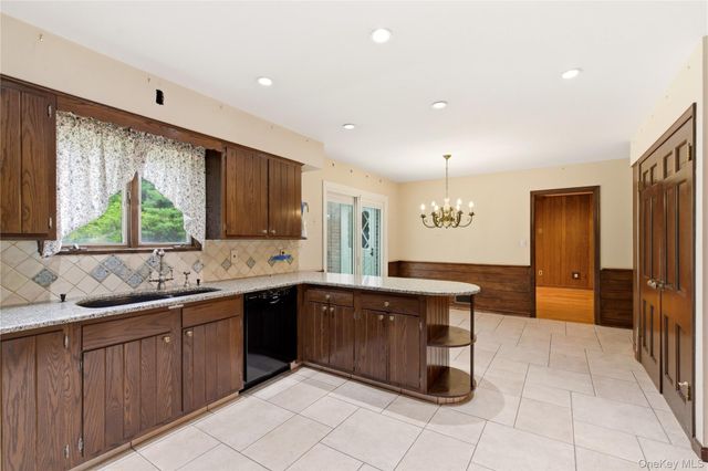 14 Oak Lane, Old Brookville, NY 11545