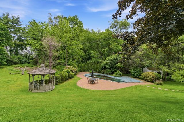 14 Oak Lane, Old Brookville, NY 11545