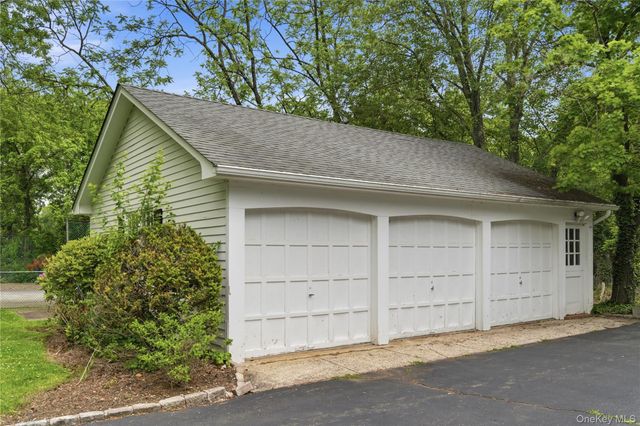 14 Oak Lane, Old Brookville, NY 11545