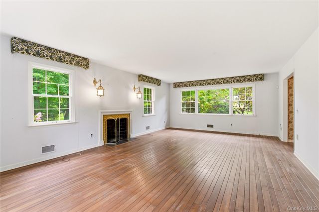 14 Oak Lane, Old Brookville, NY 11545