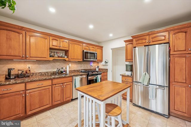 11712 SEVEN LOCKS RD, Potomac, MD 20854