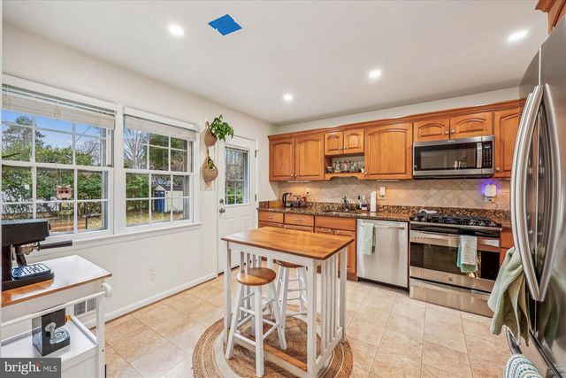 11712 SEVEN LOCKS RD, Potomac, MD 20854