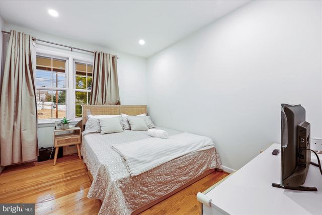 11712 SEVEN LOCKS RD, Potomac, MD 20854