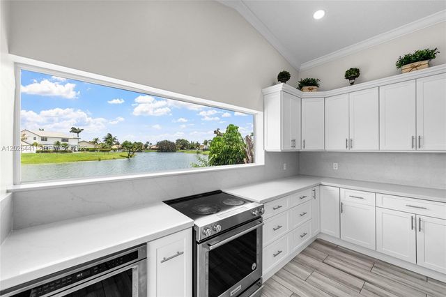 15037 Brighton Ln, Davie, FL 33331