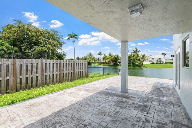 15037 Brighton Ln, Davie, FL 33331