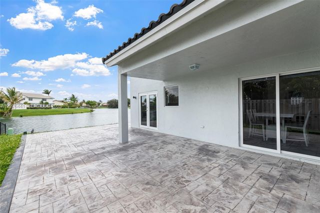 15037 Brighton Ln, Davie, FL 33331