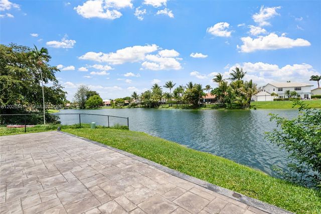 15037 Brighton Ln, Davie, FL 33331