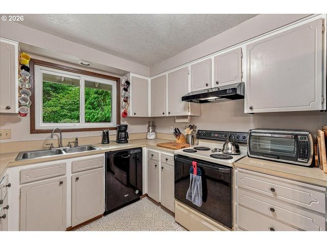21088 Sw BLAINE Ter, Beaverton, OR 97003