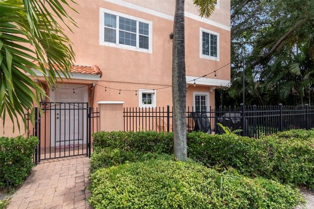 3025 W GROVEWOOD COURT 3, Tampa, FL 33629