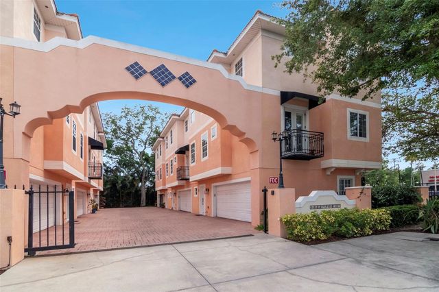 3025 W GROVEWOOD COURT 3, Tampa, FL 33629