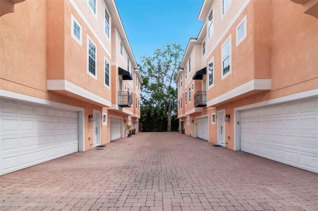 3025 W GROVEWOOD COURT 3, Tampa, FL 33629