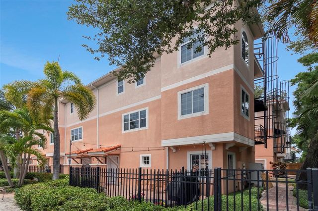 3025 W GROVEWOOD COURT 3, Tampa, FL 33629