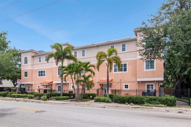 3025 W GROVEWOOD COURT 3, Tampa, FL 33629