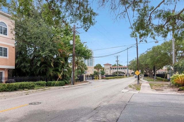 3025 W GROVEWOOD COURT 3, Tampa, FL 33629