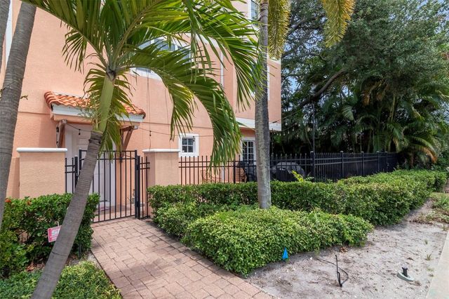 3025 W GROVEWOOD COURT 3, Tampa, FL 33629