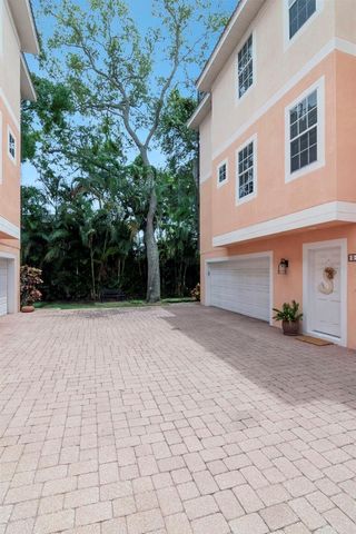 3025 W GROVEWOOD COURT 3, Tampa, FL 33629