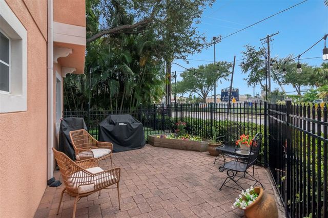 3025 W GROVEWOOD COURT 3, Tampa, FL 33629