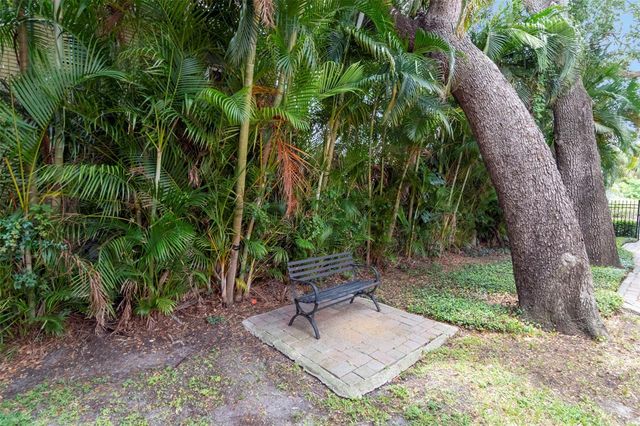 3025 W GROVEWOOD COURT 3, Tampa, FL 33629