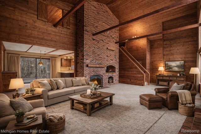 885 Rustic Village Lane, Orion Charter Township, MI 48362